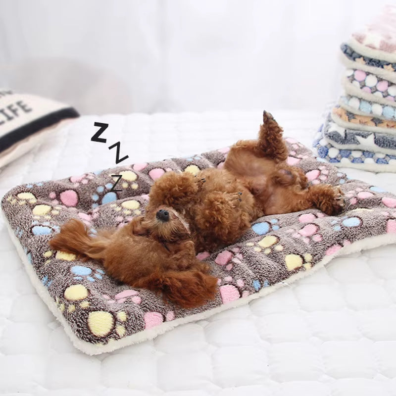 Cozy Flannel Dog Bed Mat - Soft and Warm Winter Blanket for Your Pets